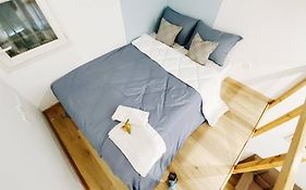 Velestinou Private Maisonette